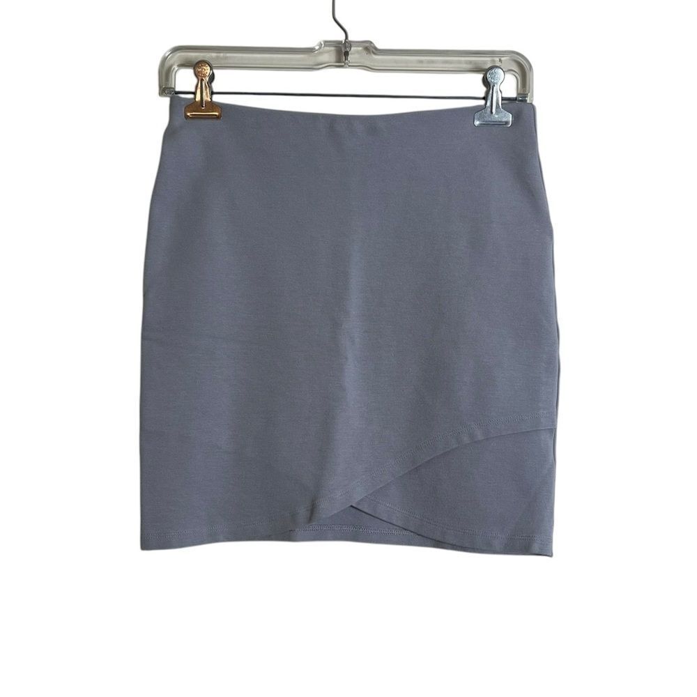 Aritzia Talula sand/ light biege mini skirt. Size small